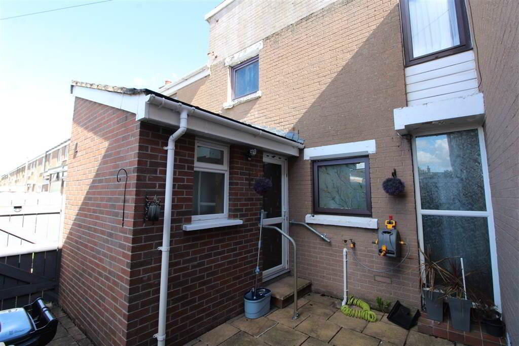 2 Roslin Gardens 15 of 15