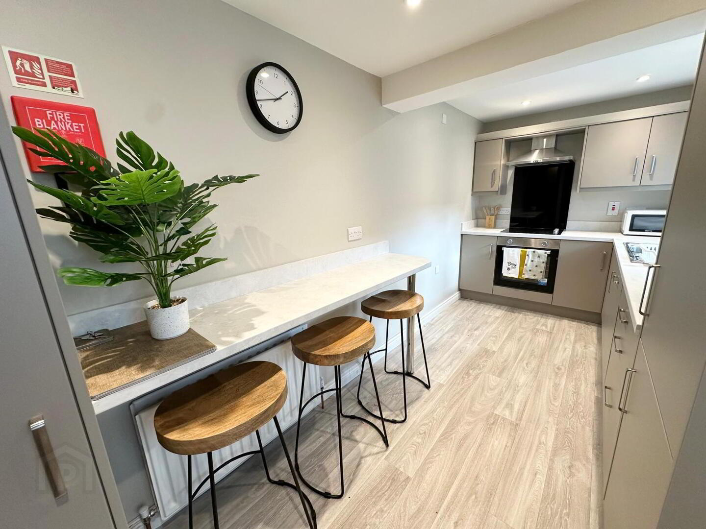 Room 5, 46 Portmore Street 9 of 27