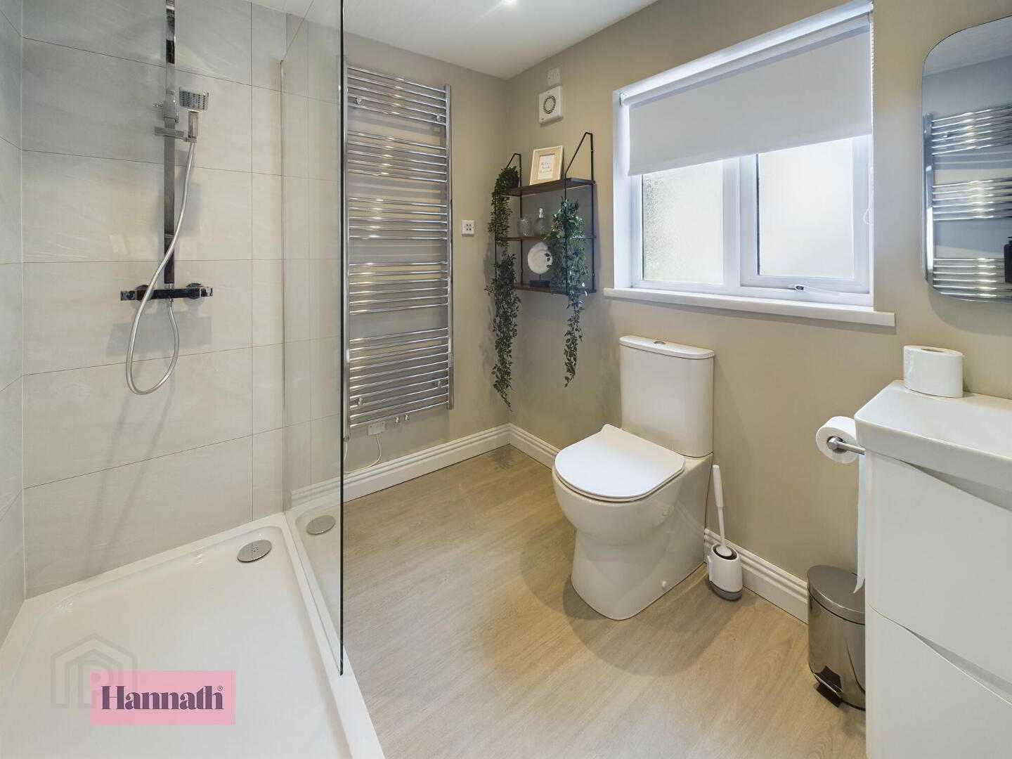 Room 5, 46 Portmore Street 12 of 27