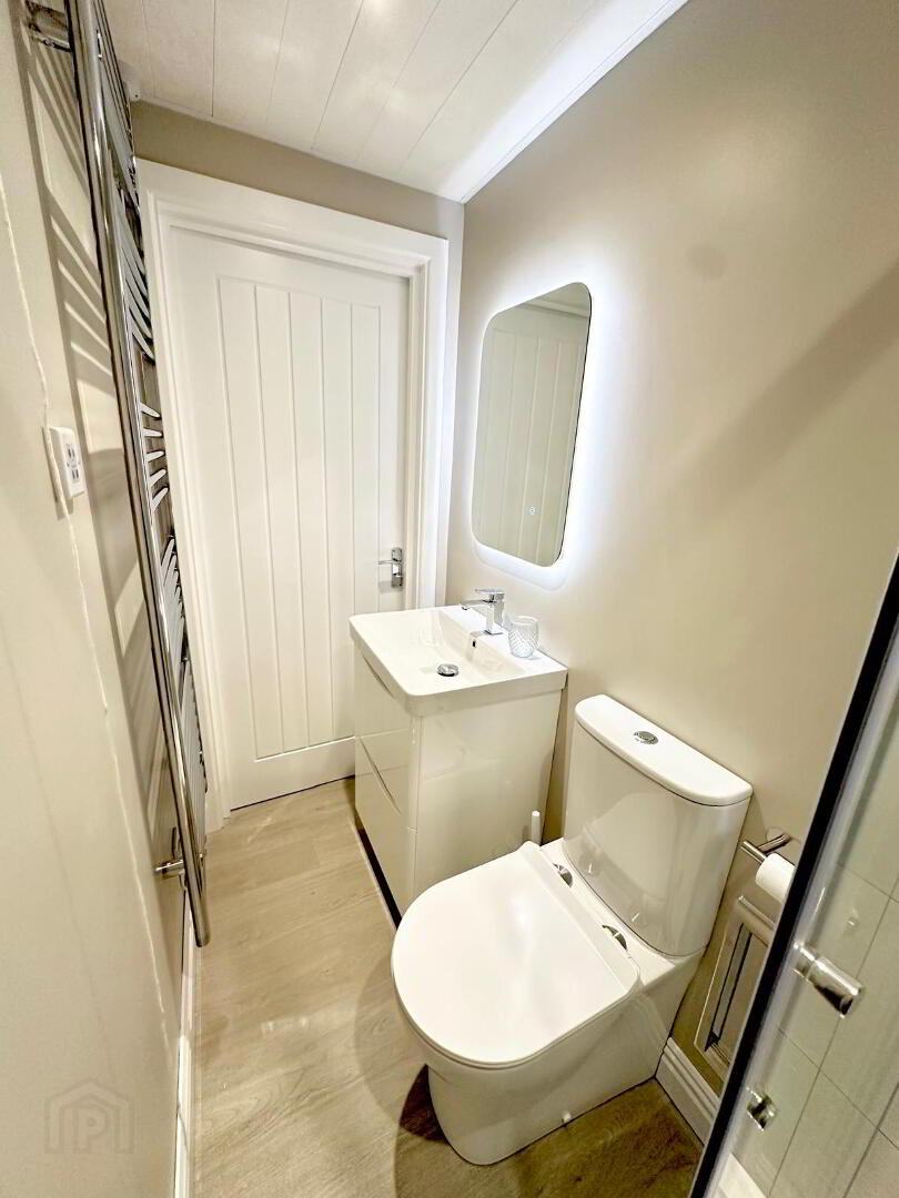 Room 5, 46 Portmore Street 18 of 27