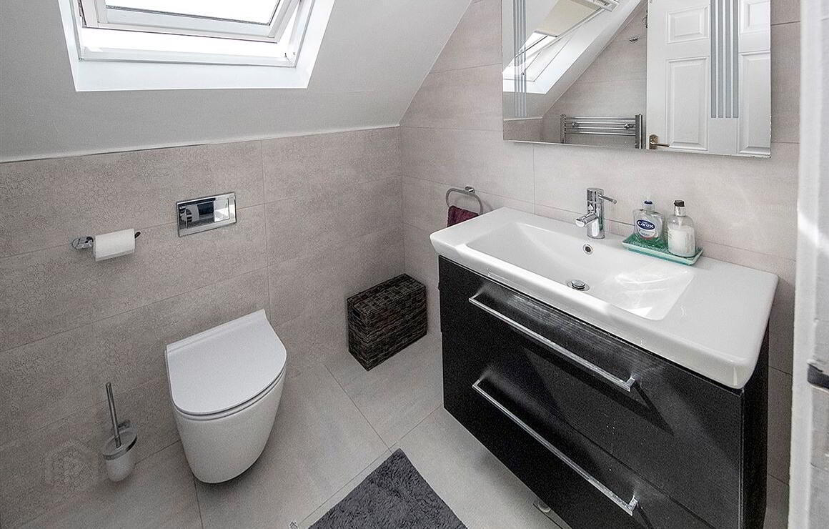8 Hilview Drive 11 of 17