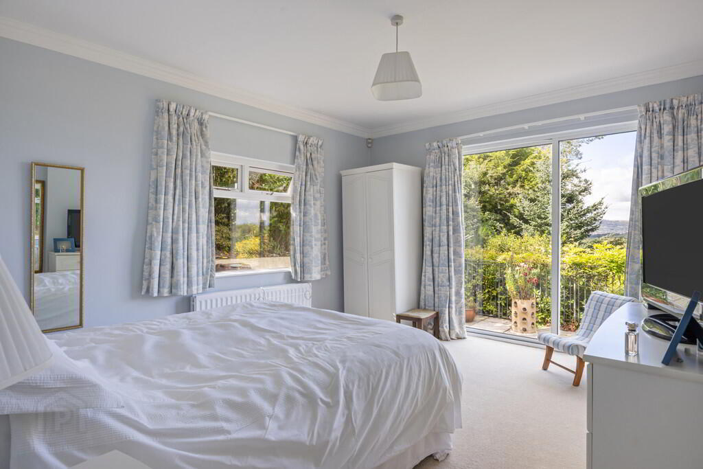 14 Pinehill Road 18 of 39