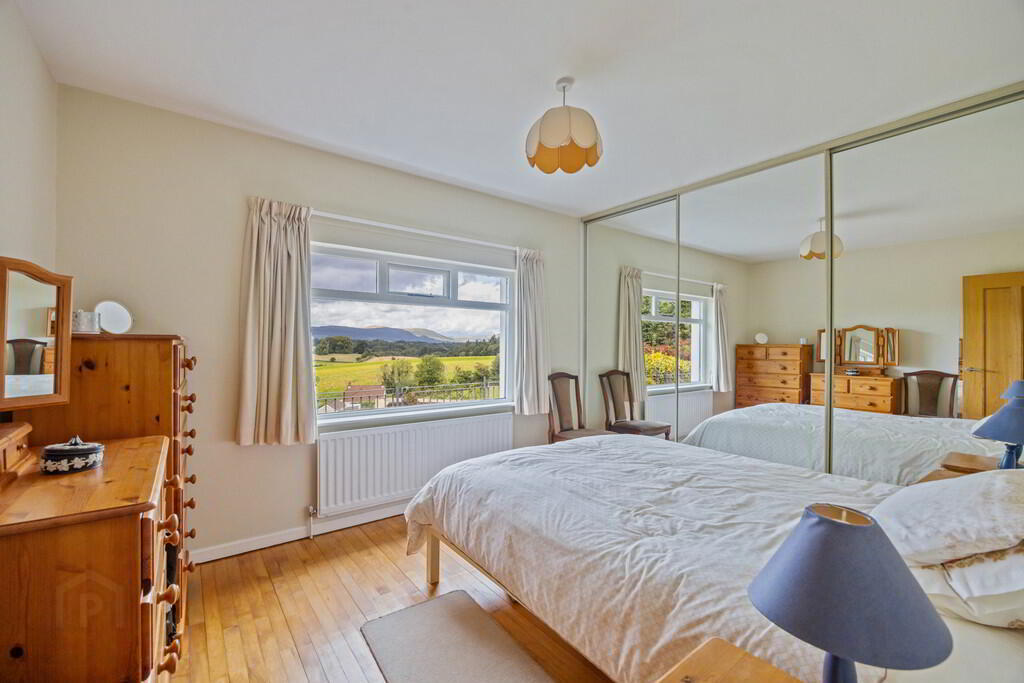 14 Pinehill Road 20 of 39