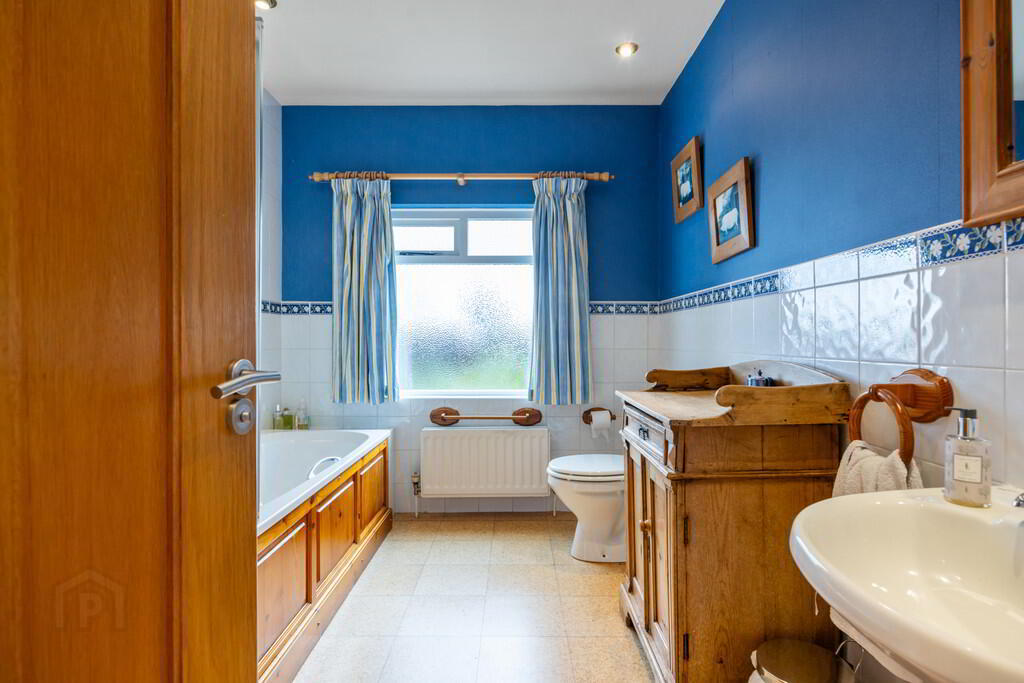 14 Pinehill Road 23 of 39