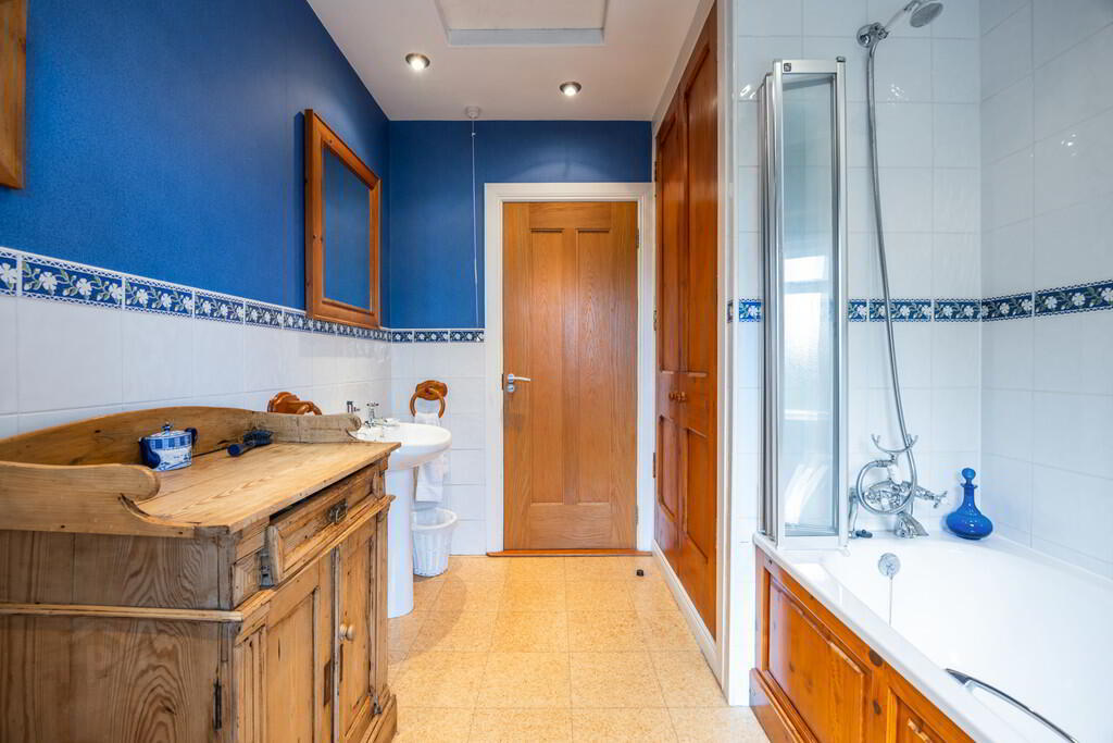 14 Pinehill Road 24 of 39