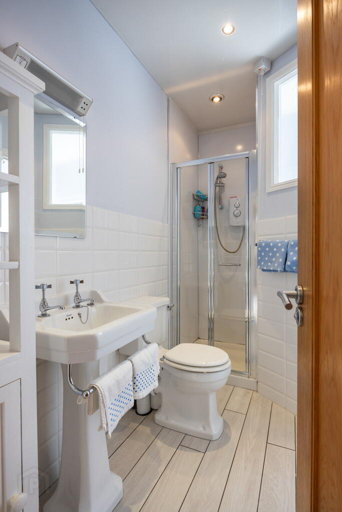 14 Pinehill Road 25 of 39