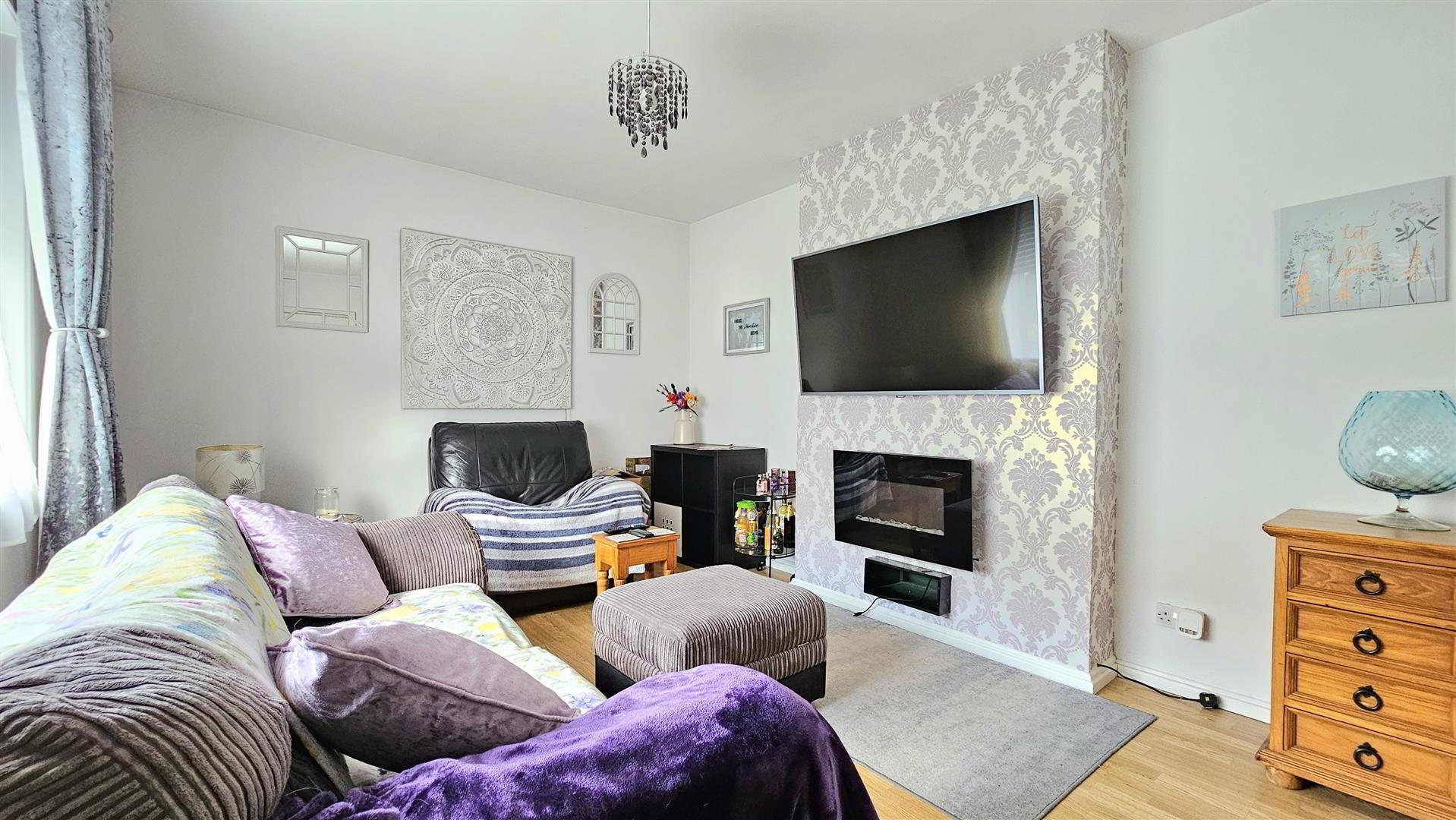 30 Thorndale Square 3 of 16