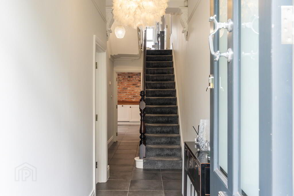 394 Ravenhill Road 4 of 26