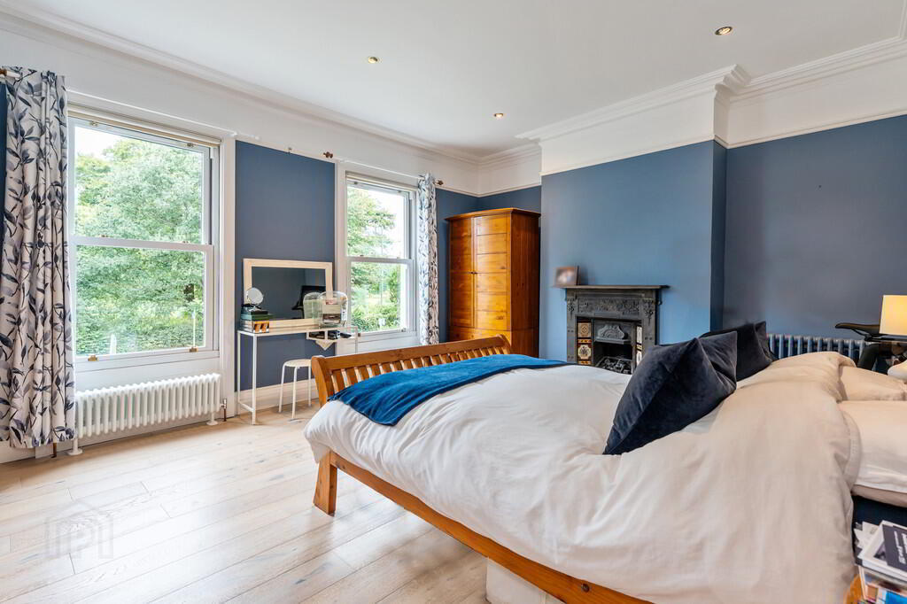 394 Ravenhill Road 15 of 26