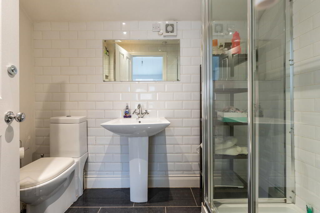 394 Ravenhill Road 22 of 26