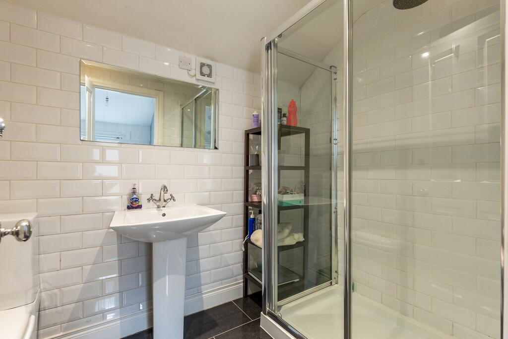 394 Ravenhill Road 23 of 26