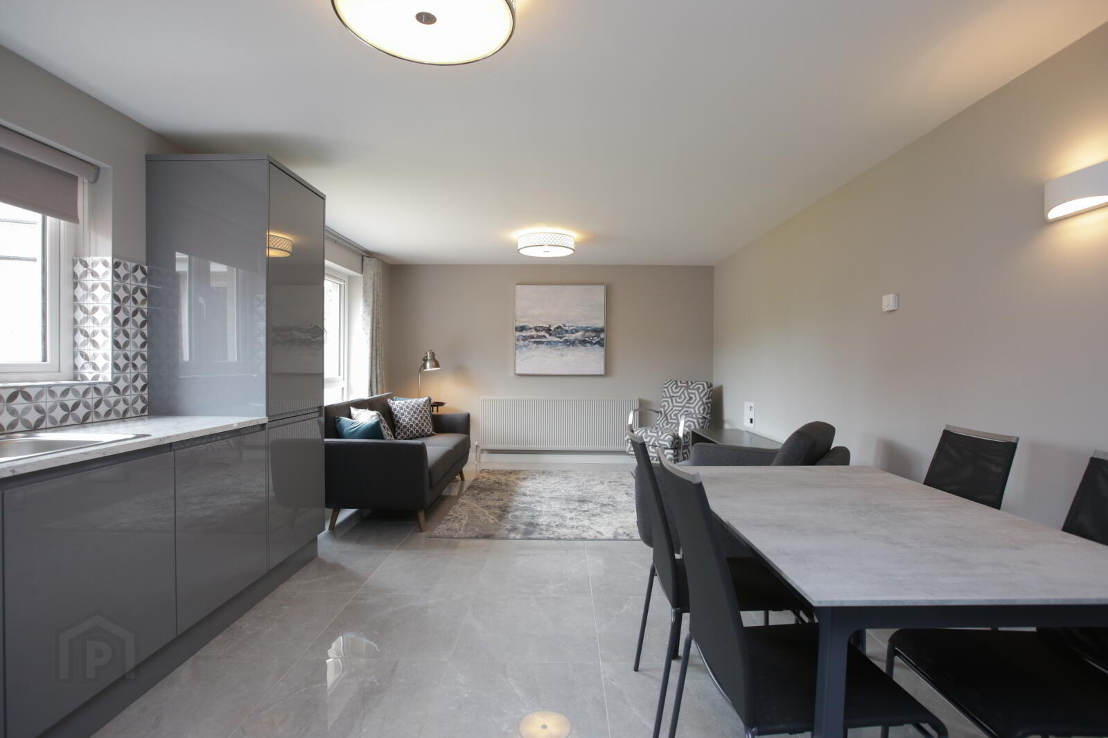 Apt 5, 8 8 Summerhill Avenue 4 of 14