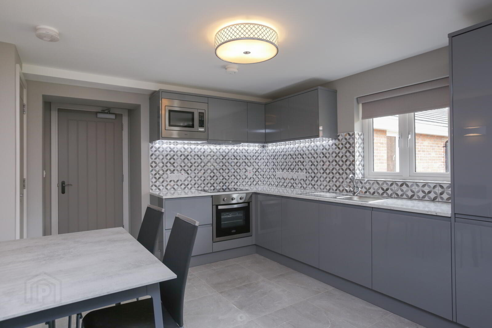 Apt 5, 8 8 Summerhill Avenue 3 of 14