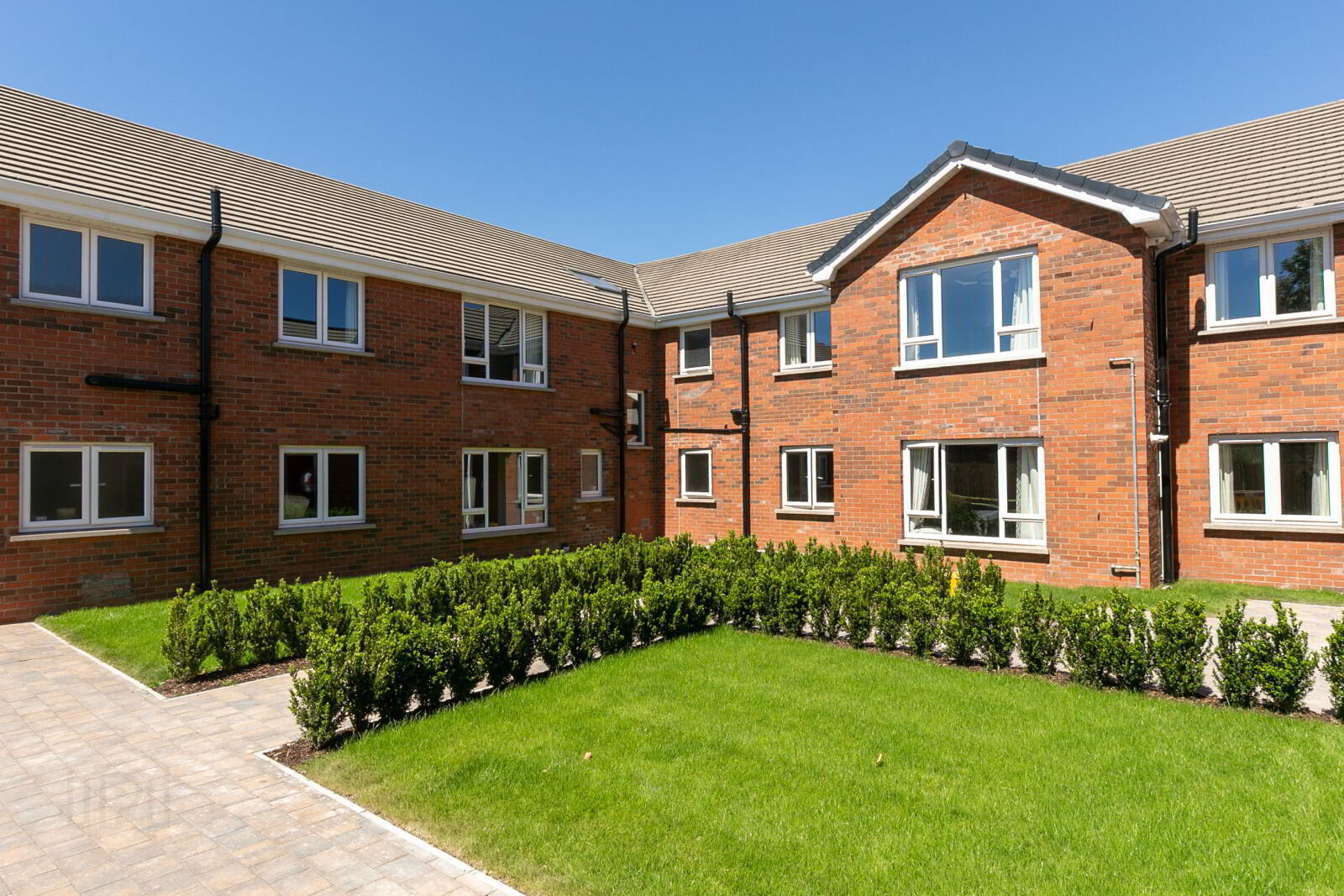 Apt 5, 8 8 Summerhill Avenue 1 of 14