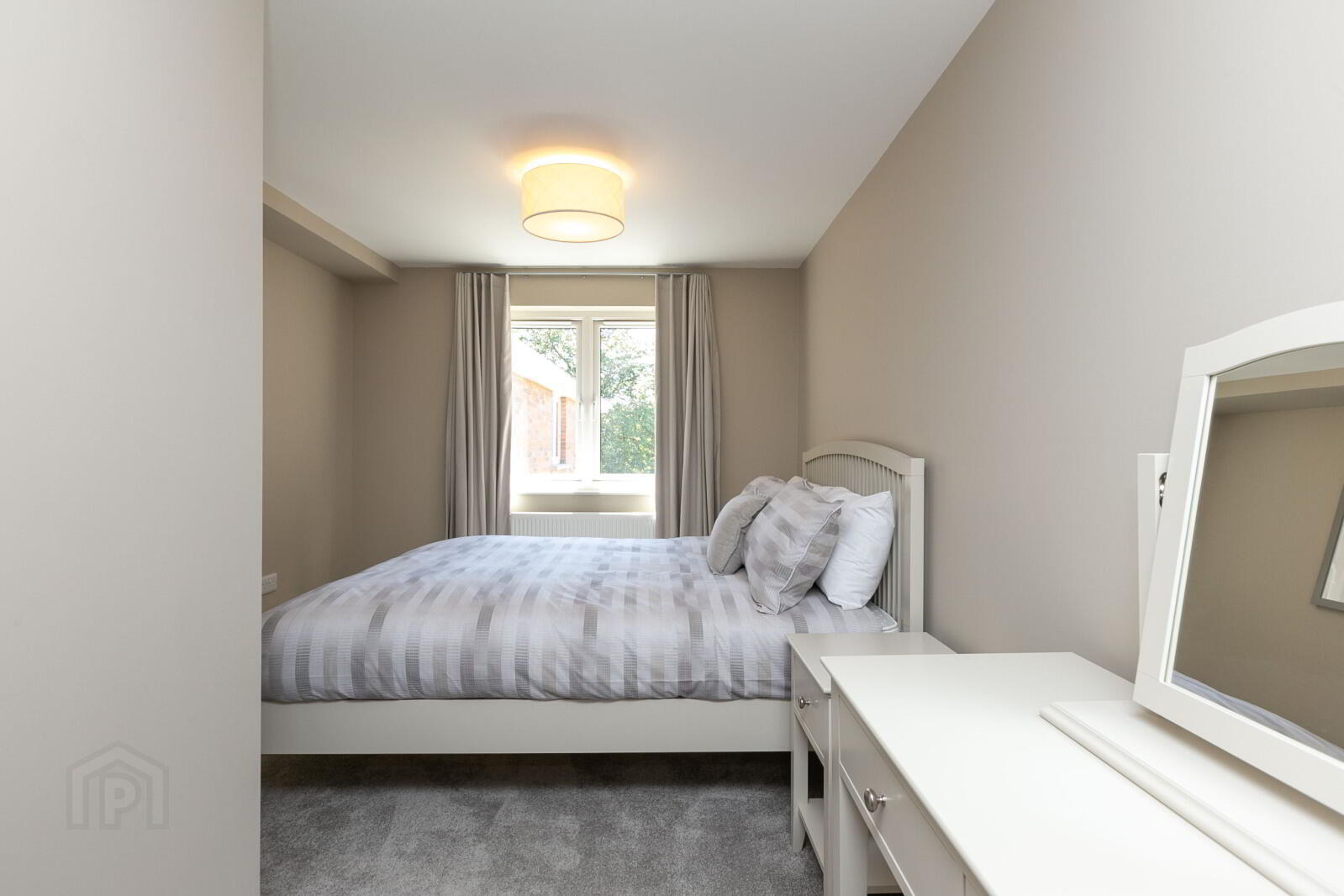 Apt 5, 8 8 Summerhill Avenue 13 of 14