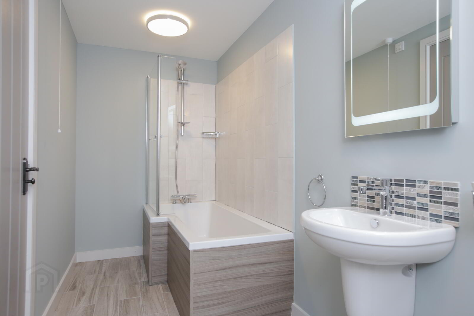 Apt 5, 8 8 Summerhill Avenue 12 of 14