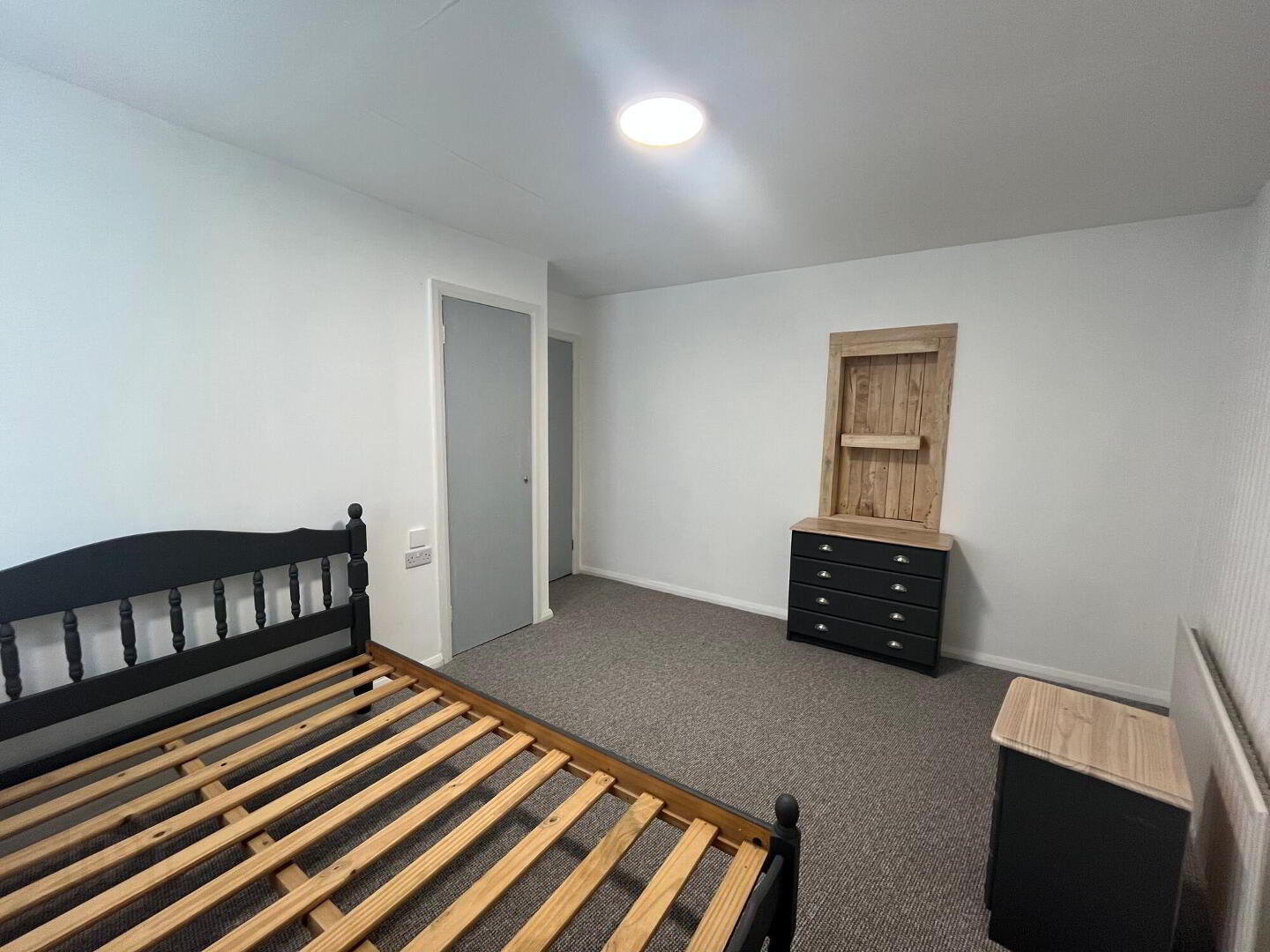 Apt 2 30, Eglinton Street 4 of 6