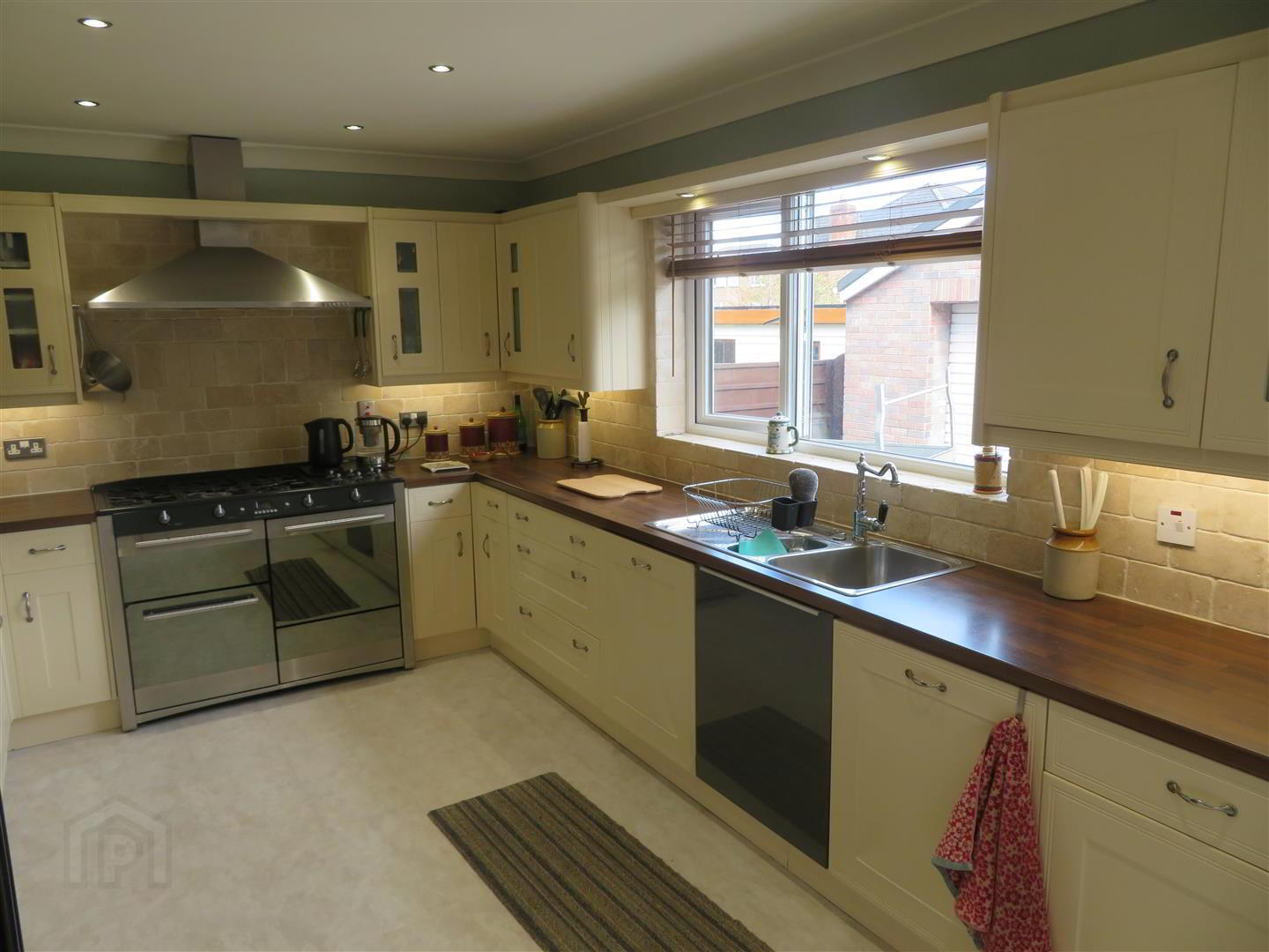 4 Hazelgrove Avenue 10 of 27