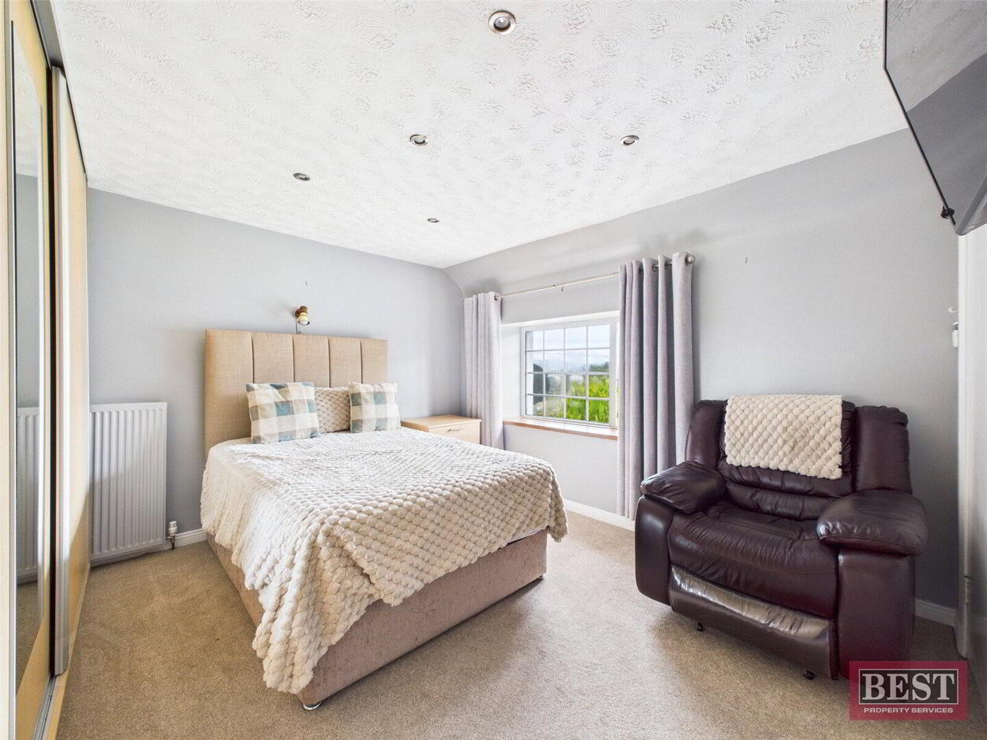 9 Forkhill Road 9 of 15