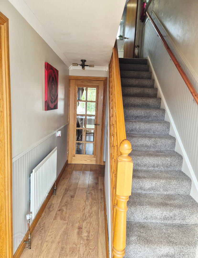 18 Hillview Park 4 of 17