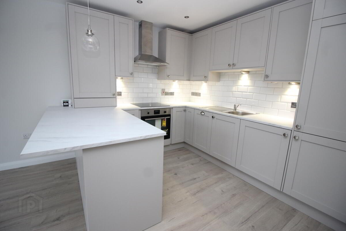 3 Oakwood Gate, 50 The Cutts 3 of 12
