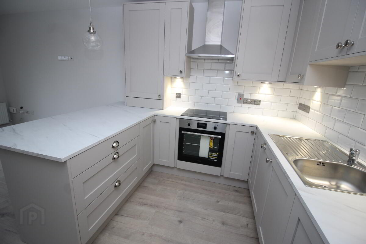 3 Oakwood Gate, 50 The Cutts 7 of 12