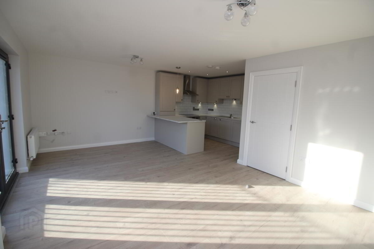 3 Oakwood Gate, 50 The Cutts 6 of 12