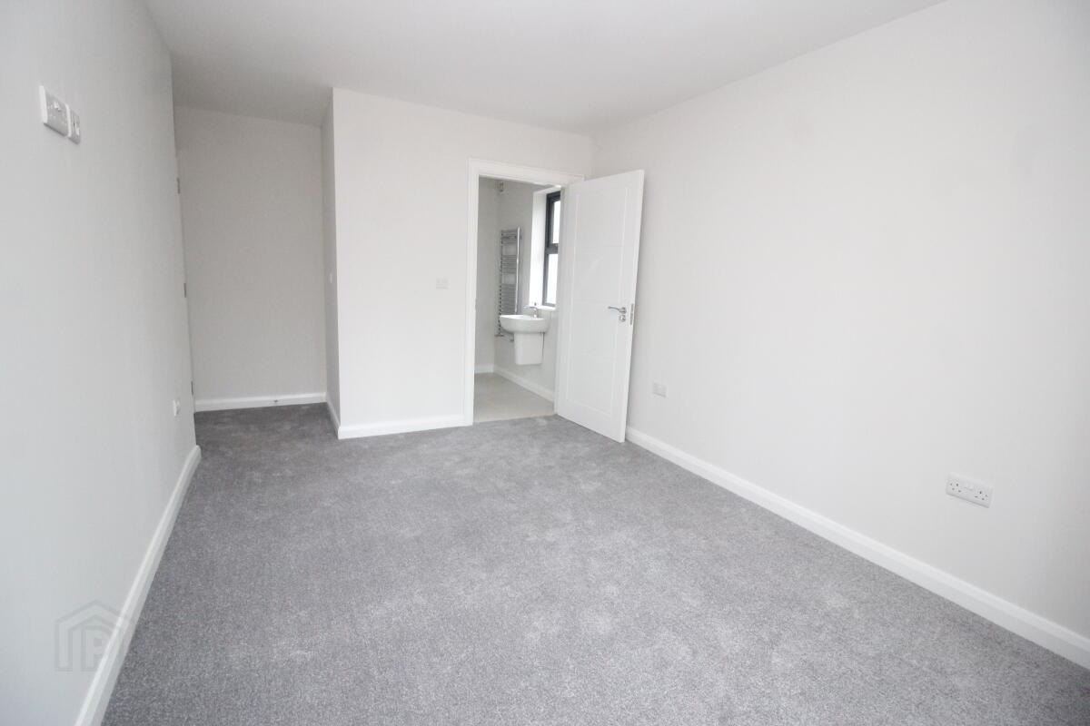 3 Oakwood Gate, 50 The Cutts 8 of 12