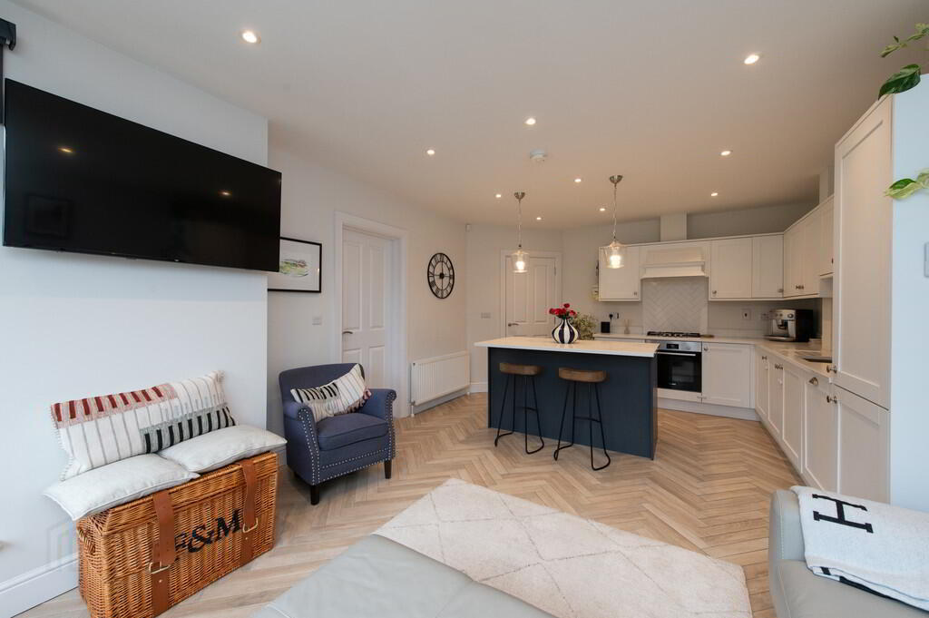 40 Oakfield Park 10 of 28