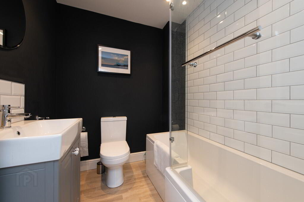 40 Oakfield Park 22 of 28