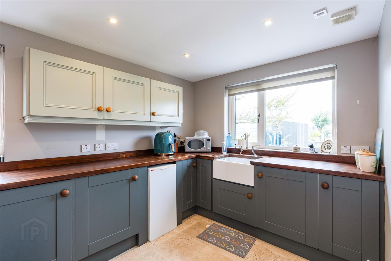 16 Manse Road 8 of 40