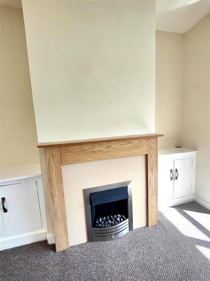 90 Joanmount Gardens 4 of 26