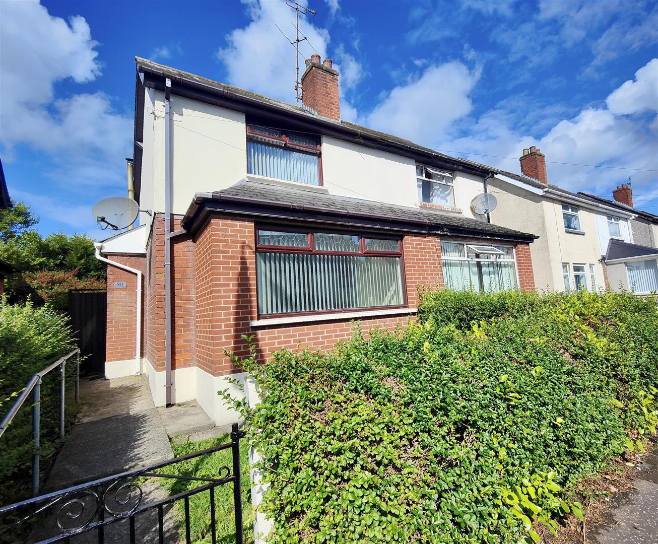 90 Joanmount Gardens 1 of 26