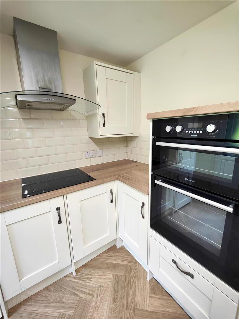 90 Joanmount Gardens 10 of 26