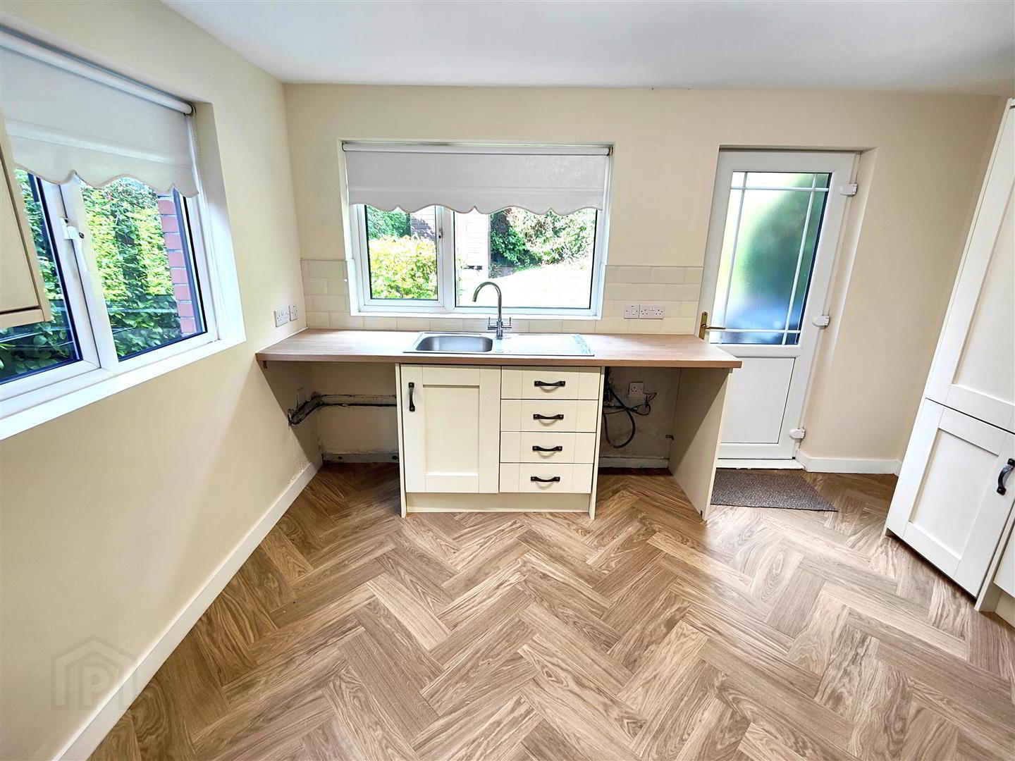 90 Joanmount Gardens 8 of 26