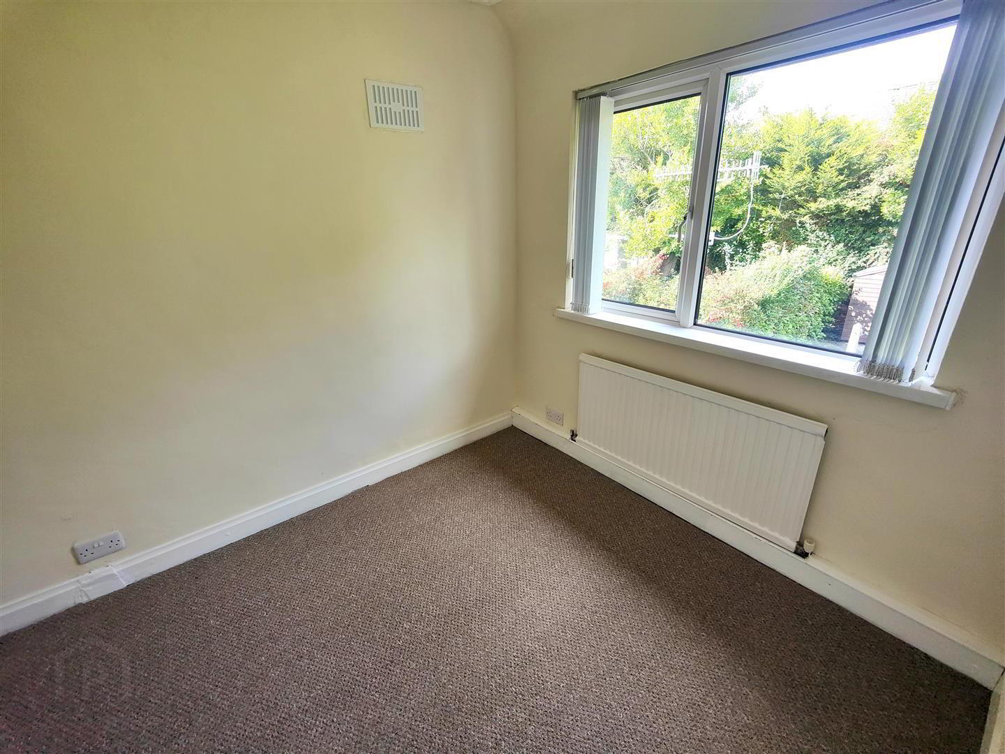 90 Joanmount Gardens 26 of 26