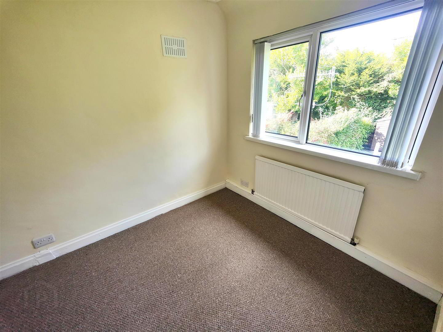 90 Joanmount Gardens 14 of 26
