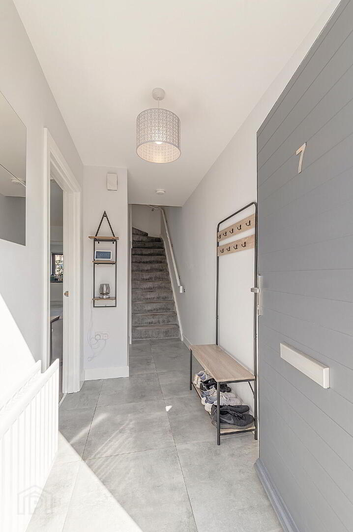 7 Rocklyn Mews 4 of 37