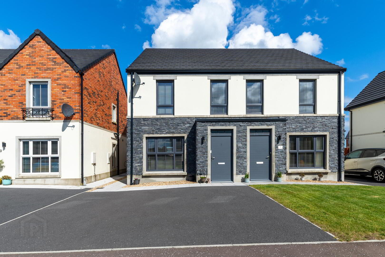 7 Rocklyn Mews 1 of 37