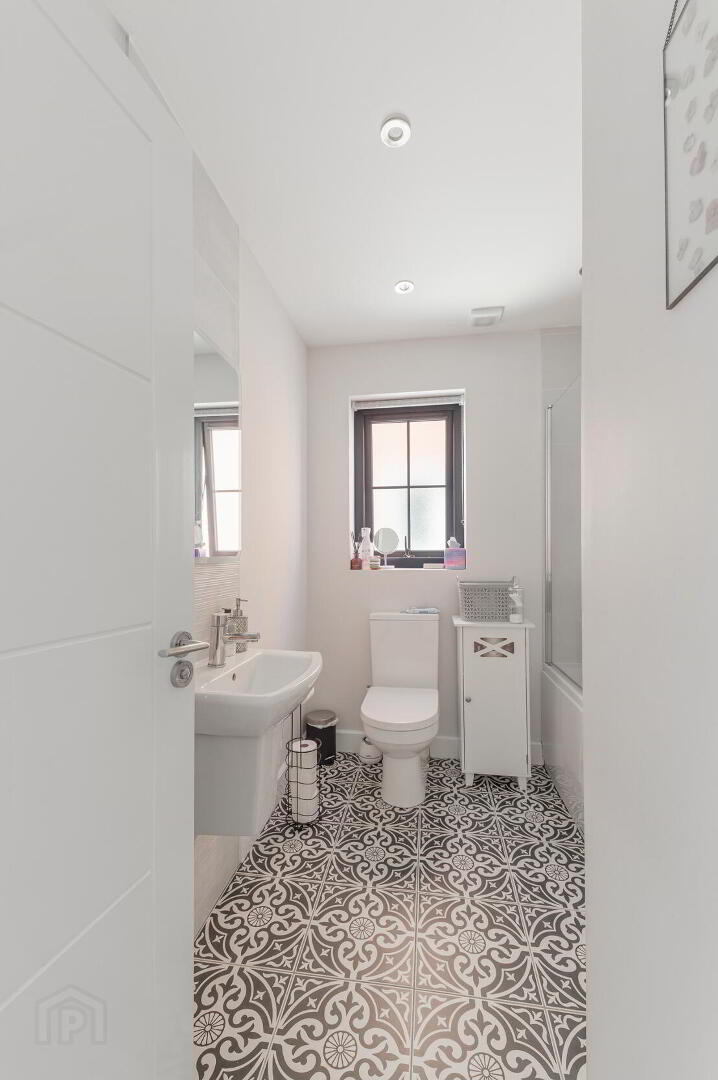 7 Rocklyn Mews 29 of 37