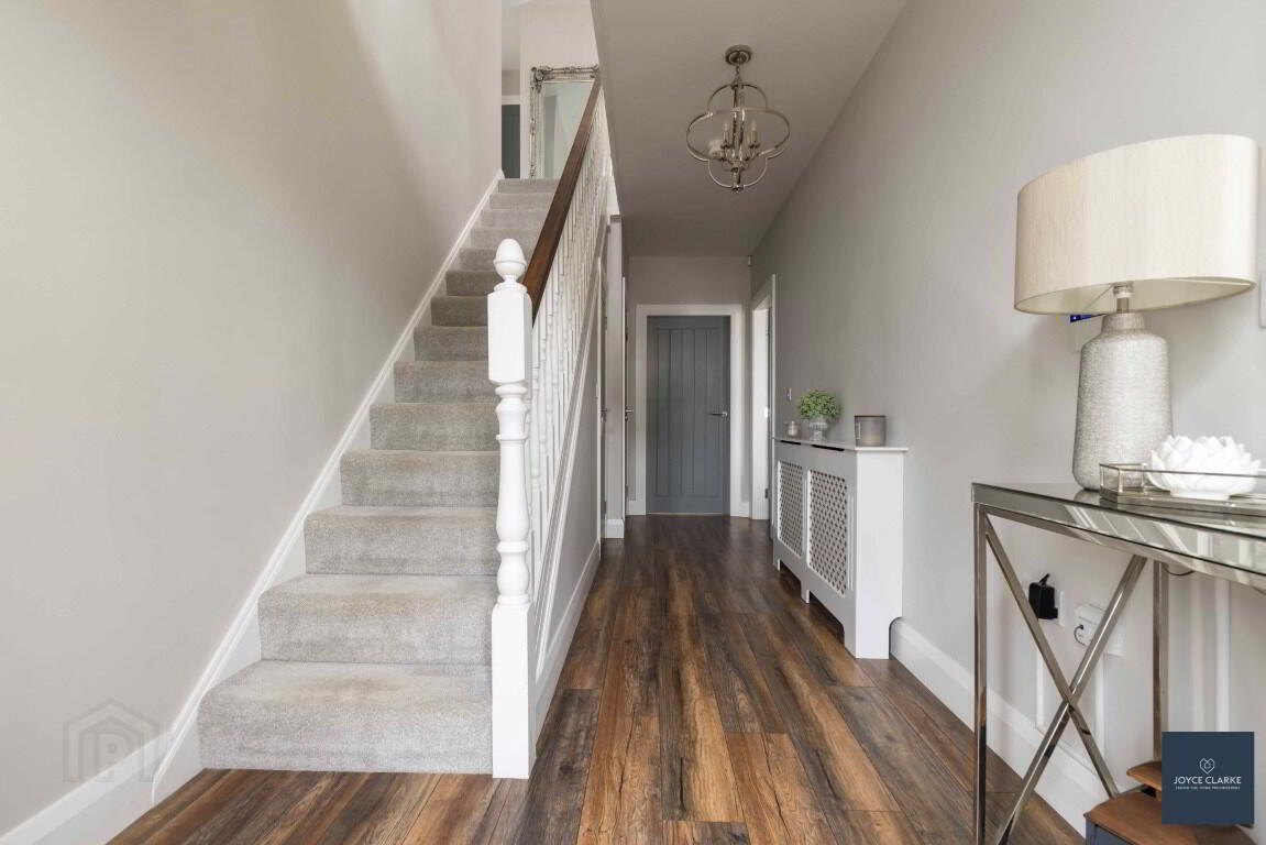 10 Laurelvale Grove 6 of 49