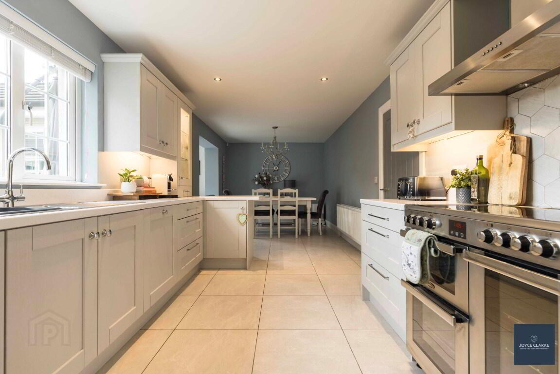 10 Laurelvale Grove 16 of 49