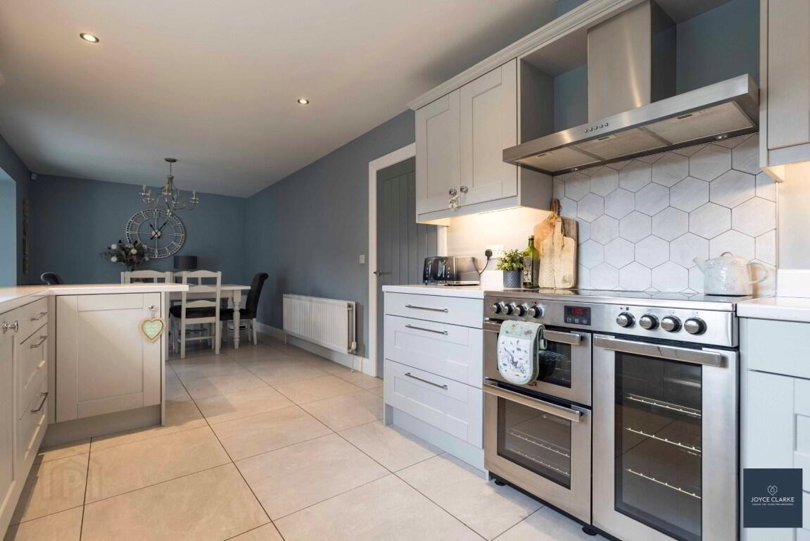10 Laurelvale Grove 13 of 49