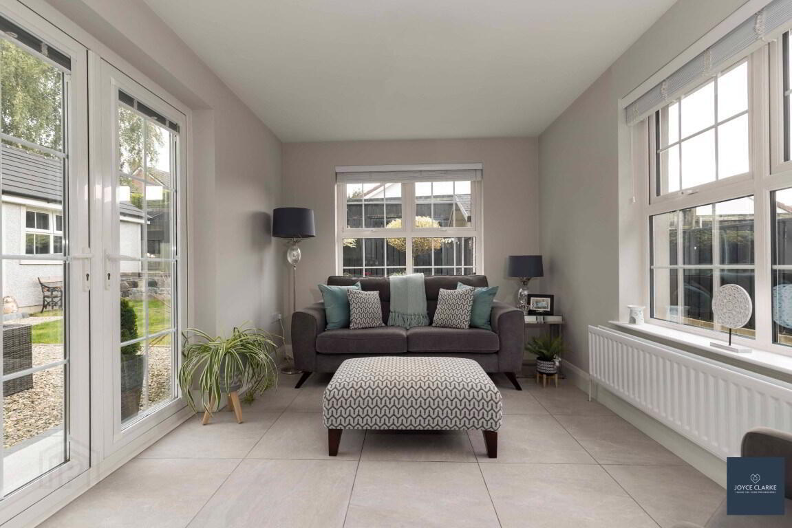 10 Laurelvale Grove 18 of 49