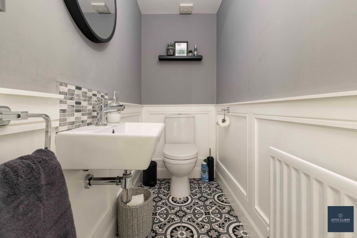 10 Laurelvale Grove 21 of 49