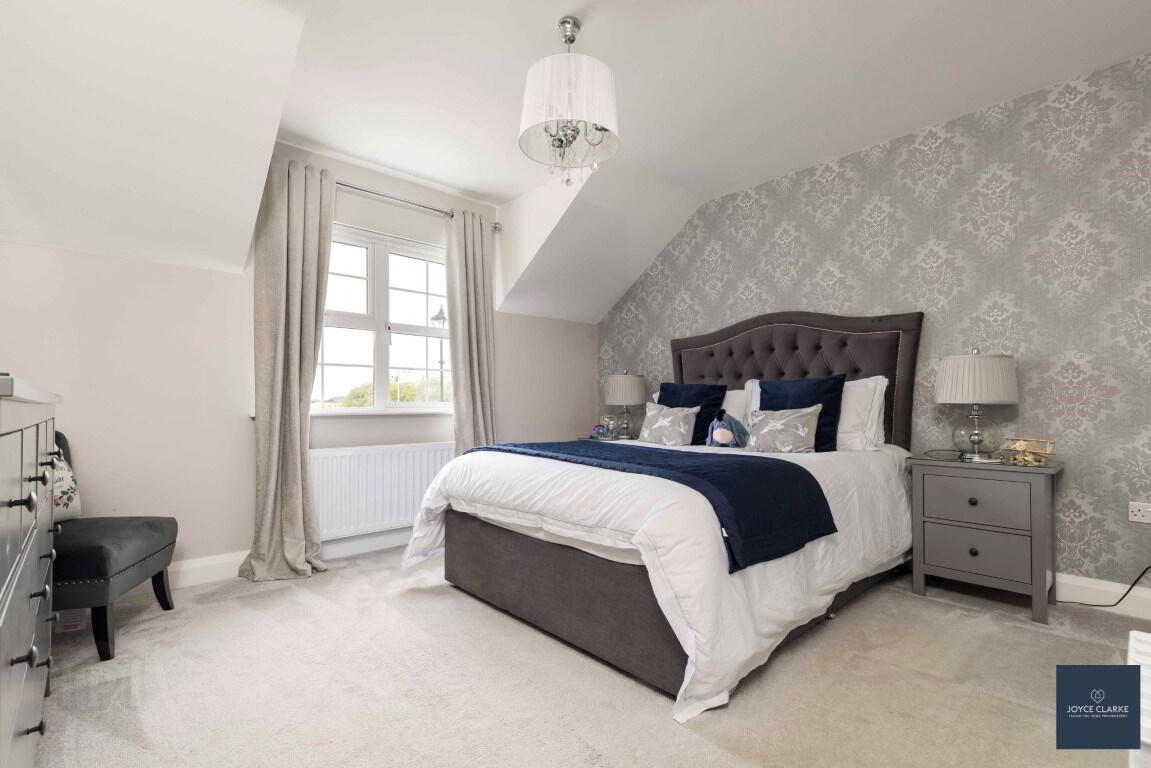 10 Laurelvale Grove 30 of 49
