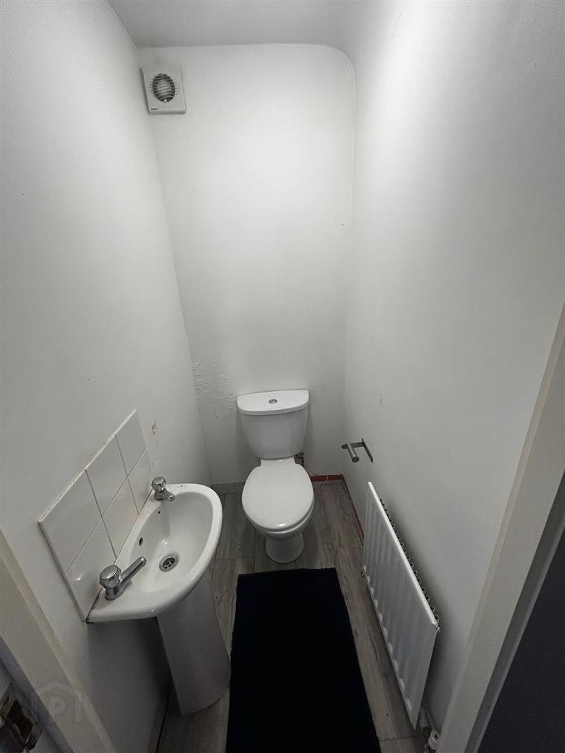 Flat 2, 102 Wellesley Avenue 8 of 8