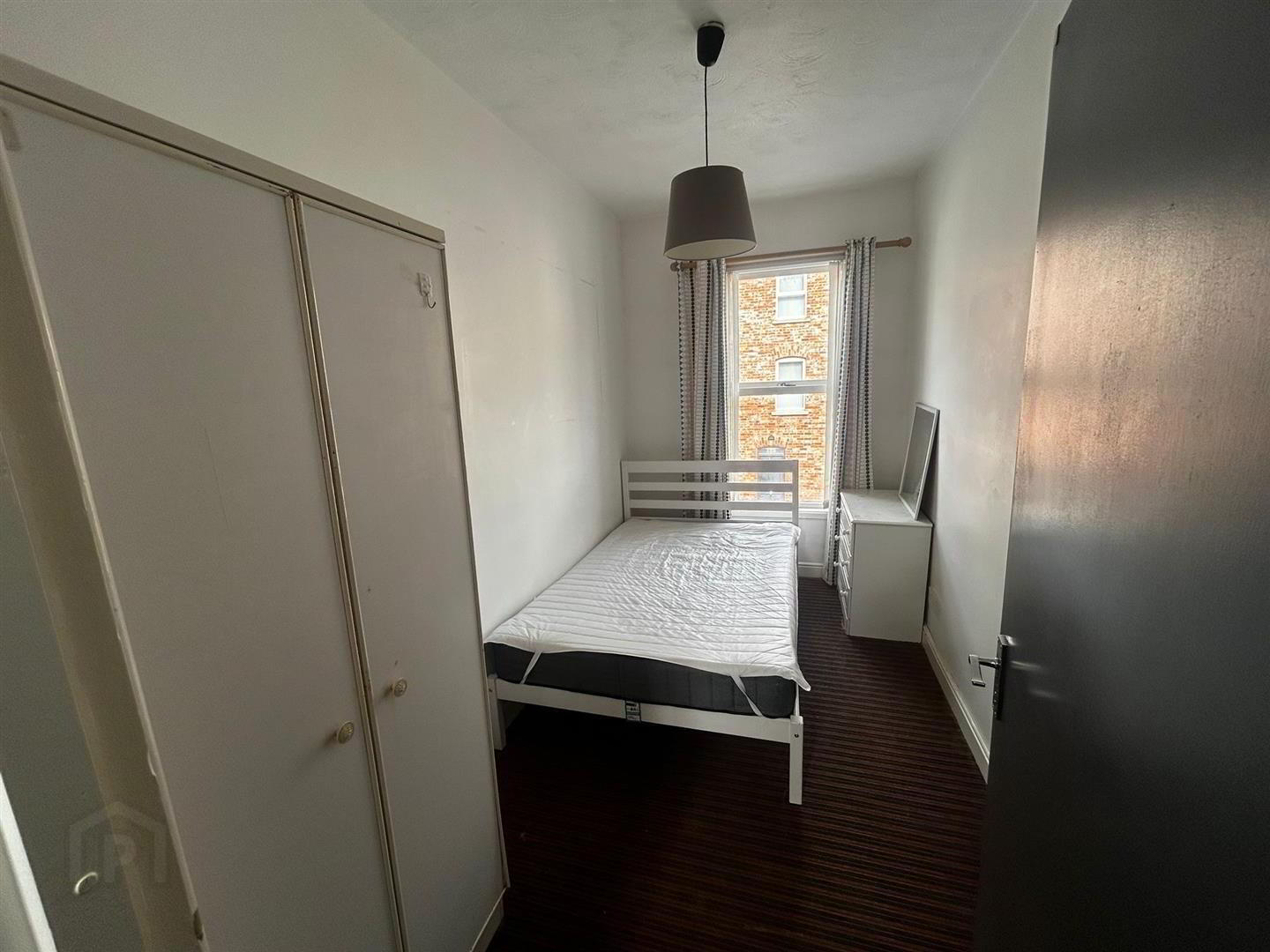 Flat 2, 102 Wellesley Avenue 5 of 8