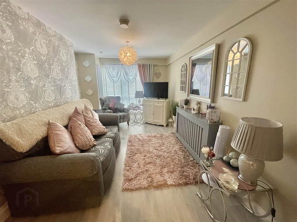 Apt 6 La Salle Court, 372 Falls Road 4 of 8