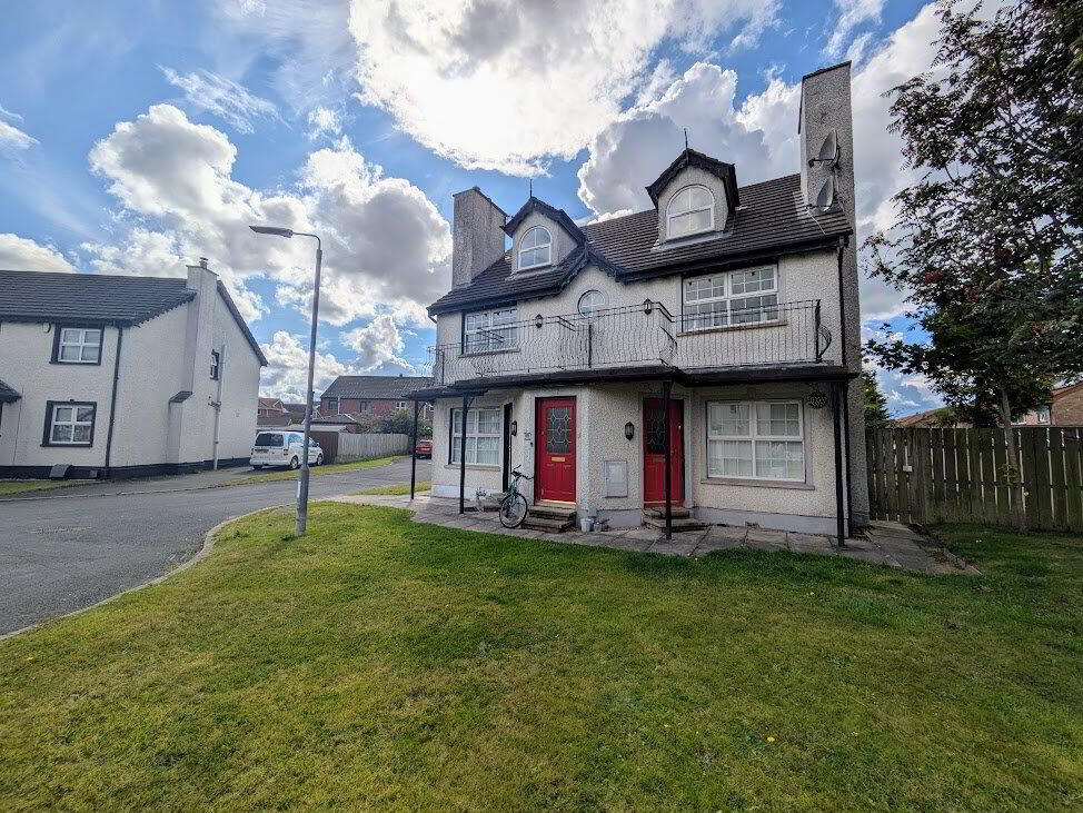 24d Cairndore Walk 1 of 13